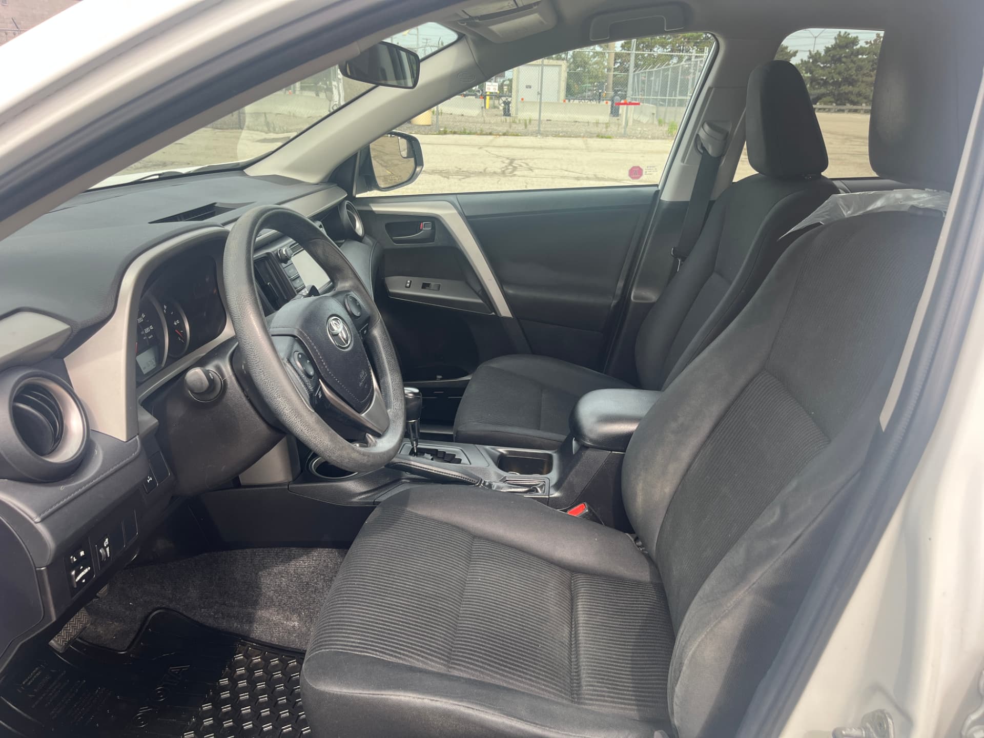 Used 2016 Toyota RAV4 LE in White for sale at B&P Auto Sales in Toronto & GTA — photo 17 of 24