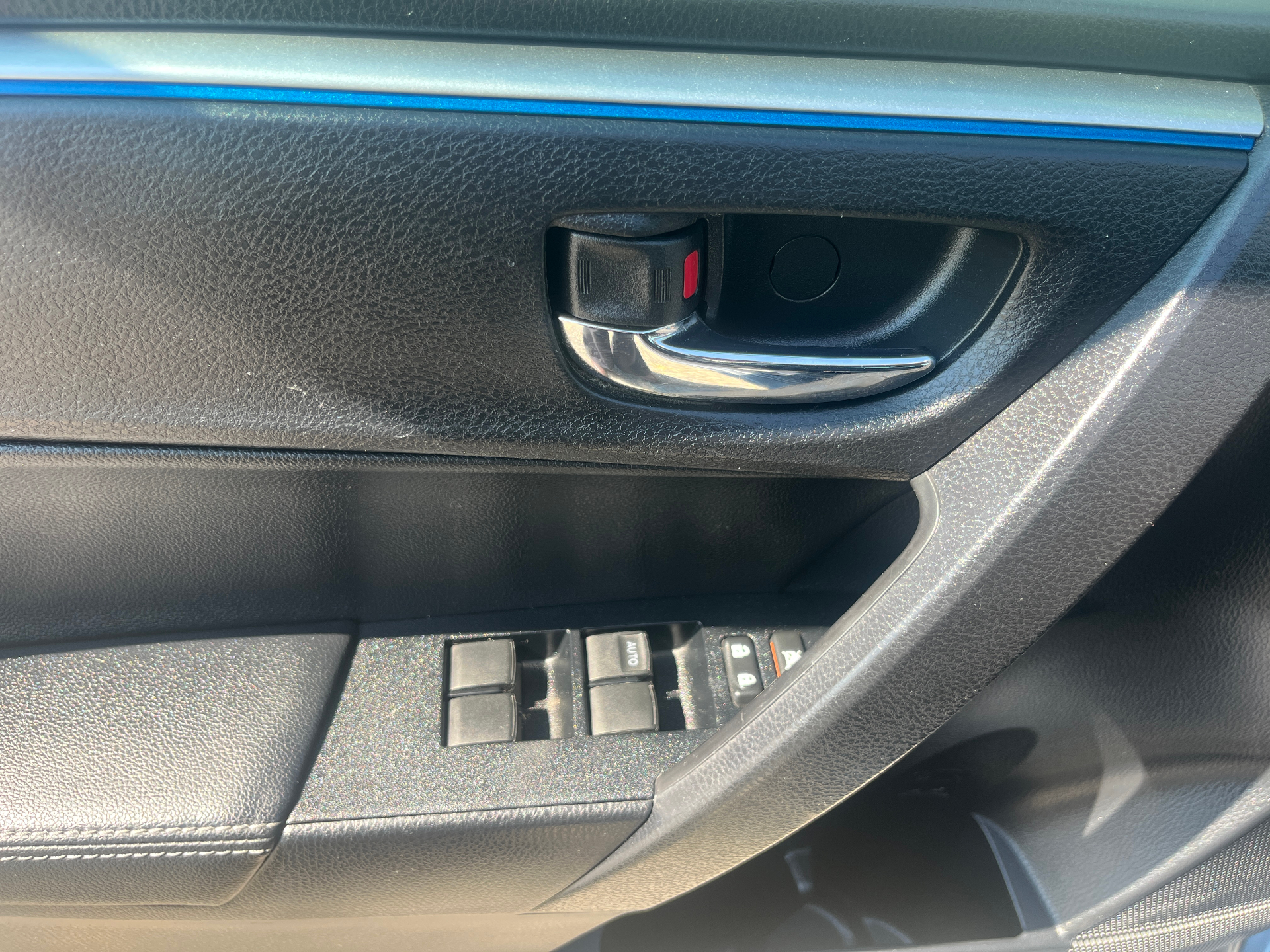 Used 2014 Toyota Corolla Sport in Gray for sale at B&P Auto Sales in Toronto & GTA — photo 20 of 21