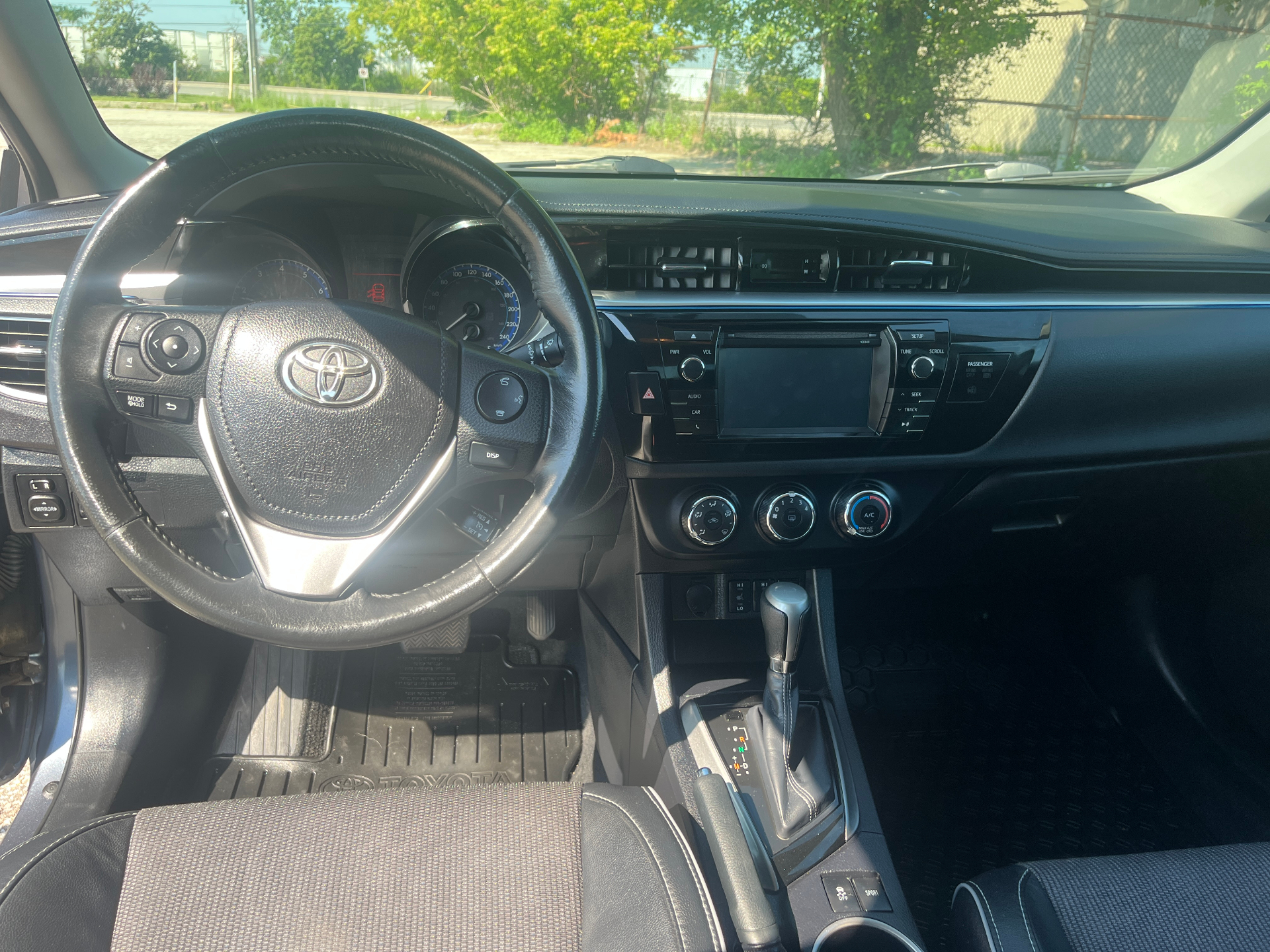 Used 2014 Toyota Corolla Sport in Gray for sale at B&P Auto Sales in Toronto & GTA — photo 9 of 21